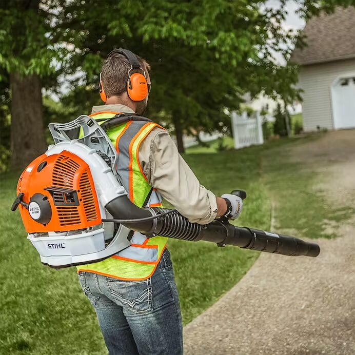 Stihl BLOWER BR600 BACKPACK in use for landscaping maintenance